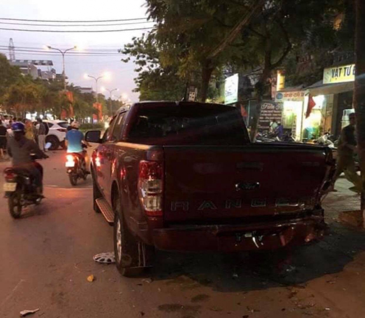 Hiện trường vụ tai nạn liên hoàn khiến nhiều người thương vong.