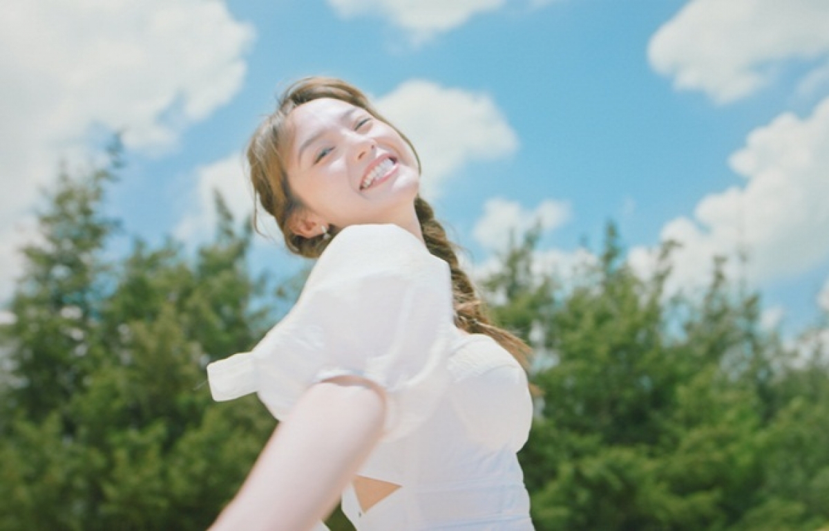 Minh Hằng “tái xuất” với MV "Vì yêu mà giấu"
​​​​​