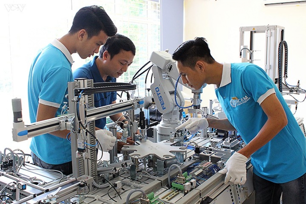 Xã hội hóa giáo dục nghề nghiệp, gắn kết doanh nghiệp và các trường nghề trong đào tạo, giải quyết việc làm cho sinh viên sau khi ra trường là hướng đi tối ưu trong hệ thống giáo dục nghề nghiệp.