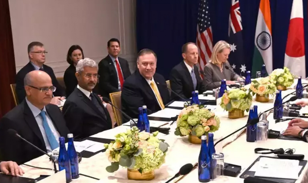 Ngoại trưởng Mỹ Mike Pompeo (thứ 3 từ trái sang, hàng đầu) trong một cuộc họp của nhóm Bộ tứ. Ảnh: Times of India.