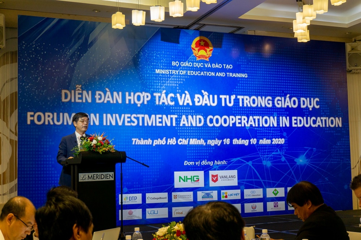 PGS.TS Thái Bá Cẩn - Phó Tổng Giám đốc Tập đoàn giáo dục Nguyễn Hoàng phát biểu tại diễn đàn.