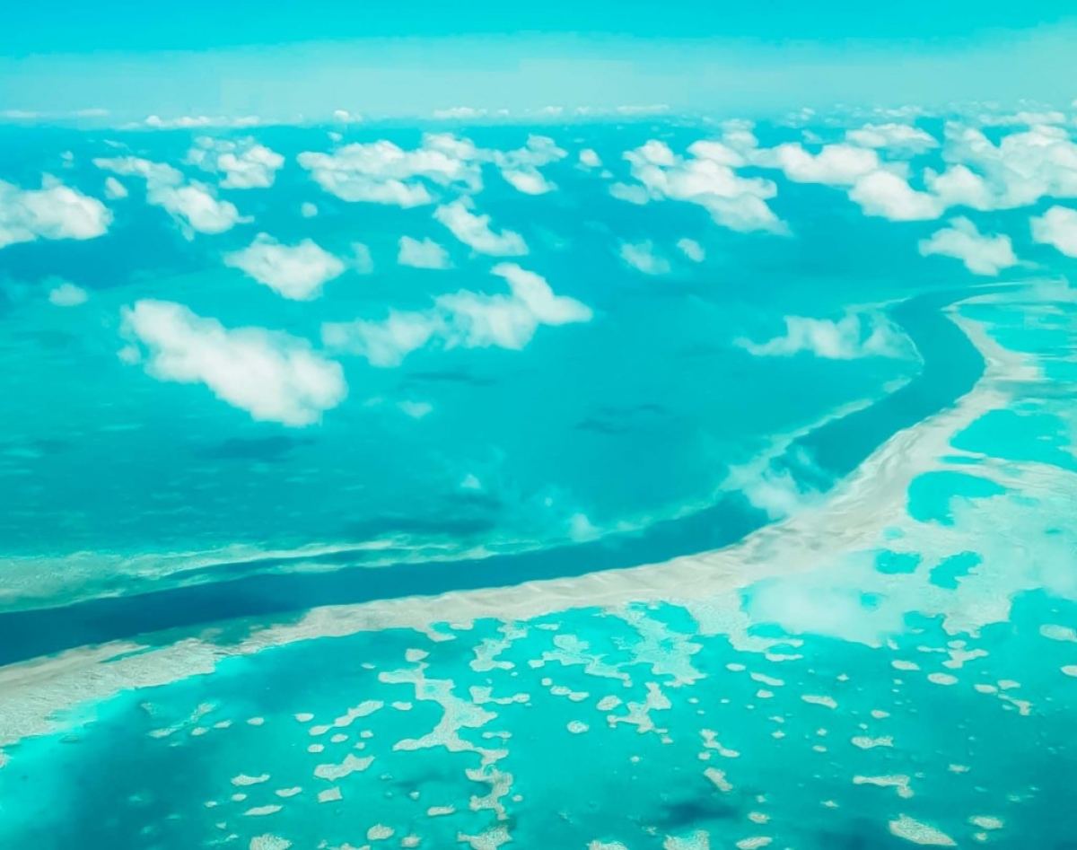 Rạn san hô Great Barrier nhìn từ cửa sổ máy bay