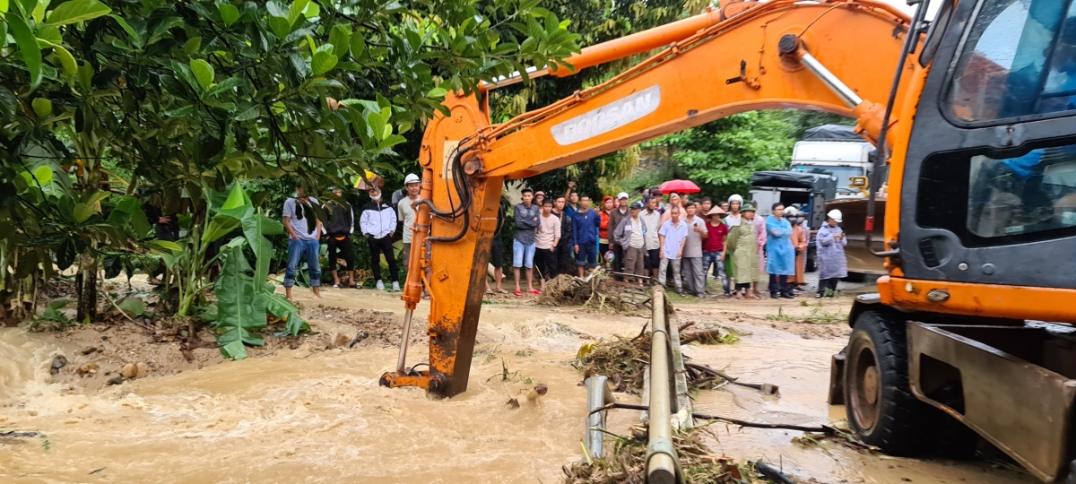 Ngành Giao thông Vận tải khắc phục giao thông sau mưa lớn.