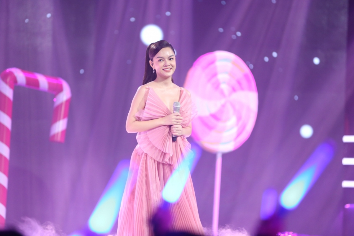 Ca sĩ Phạm Quỳnh Anh
