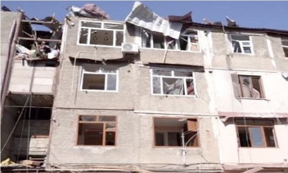 Thủ phủ Stepanakert bị pháo kích. Ảnh: Gagrule.