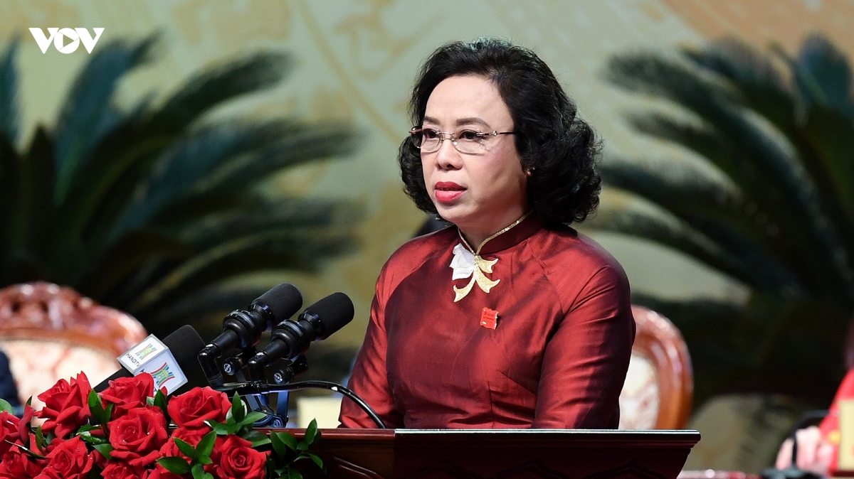 Bà Ngô Thị Thanh Hằng trình bày Đề án nhân sự tại Đại hội. Ảnh: Ngọc Thành