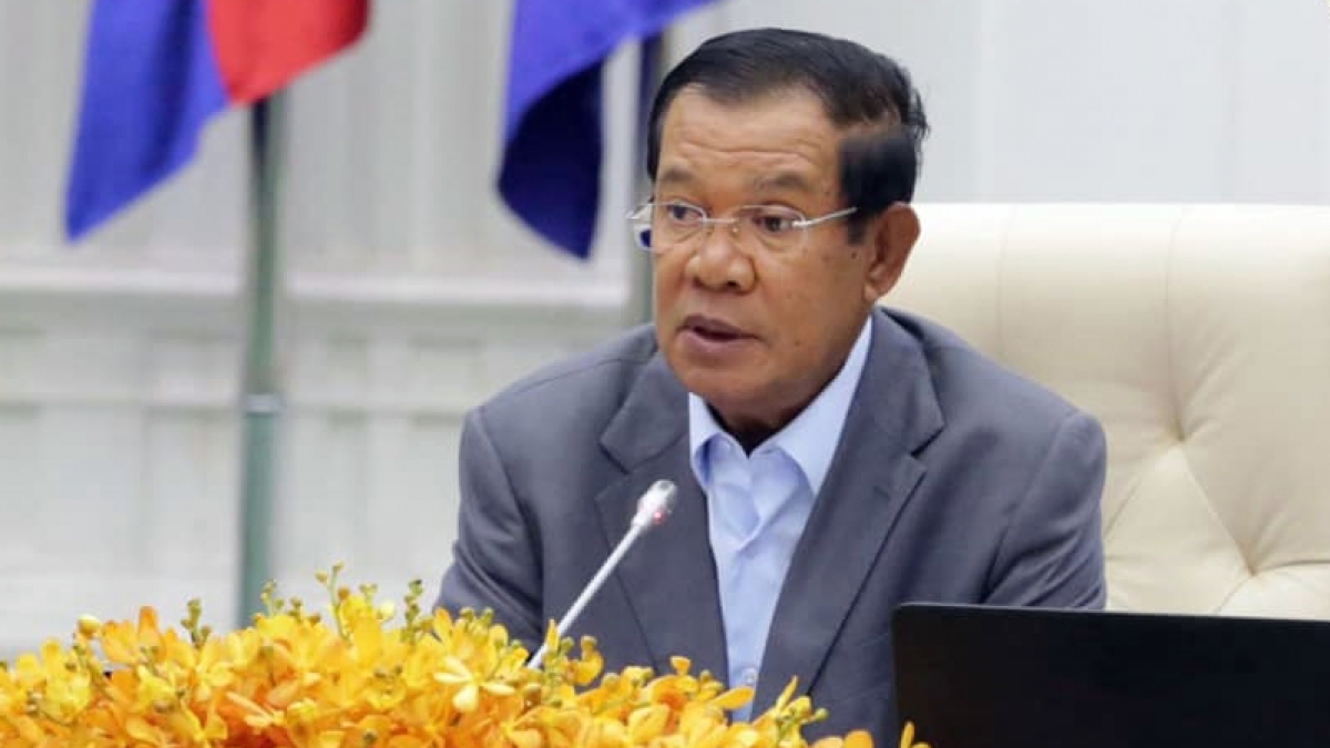 Thủ tướng Hun Sen cũng chia buồn về những mất mát về người cũng như thiệt hại mùa màng, tài sản tại khu vực miền Trung Việt Nam do những đợt bão, lũ và sạt lở đất vừa gây ra