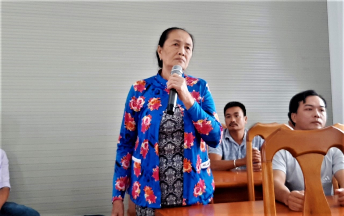 Bà Nguyễn Thị Xuông trình bày trong buổi tiếp công dân.