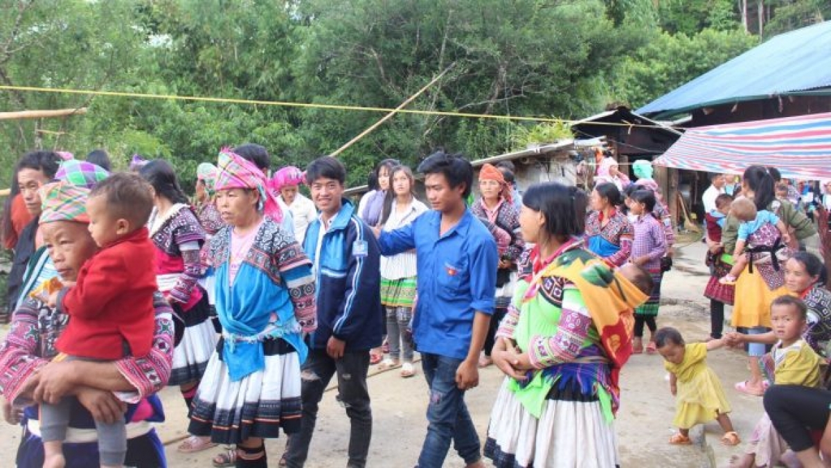 Bà con theo đạo Tin Lành tại một lễ bổ nhiệm Mục sư Nhiệm chức, Truyền đạo tại tỉnh Lai Châu. Ảnh: Tinlanhmienbac.org.