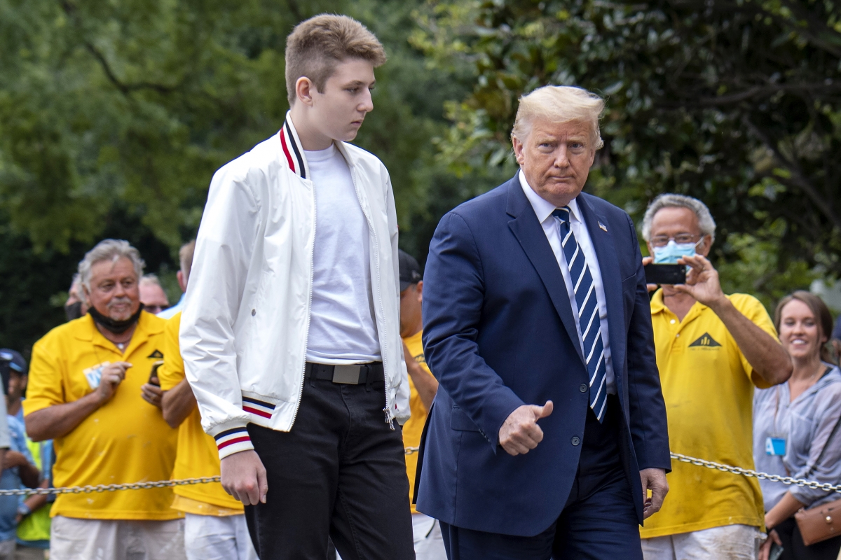 Tổng thống Trump và con trai Barron. Ảnh: NBC News