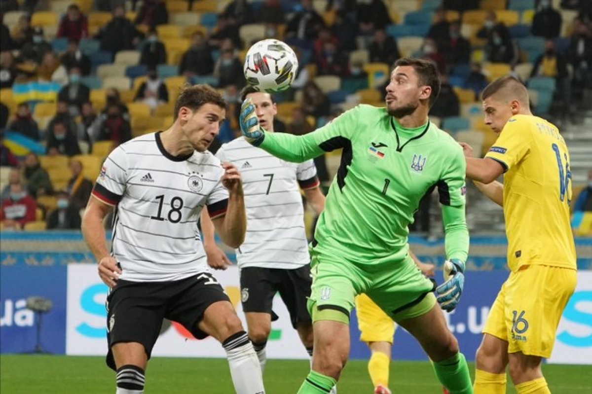 Ukraine trả giá vì sai lầm của thủ môn. (Ảnh: Getty)