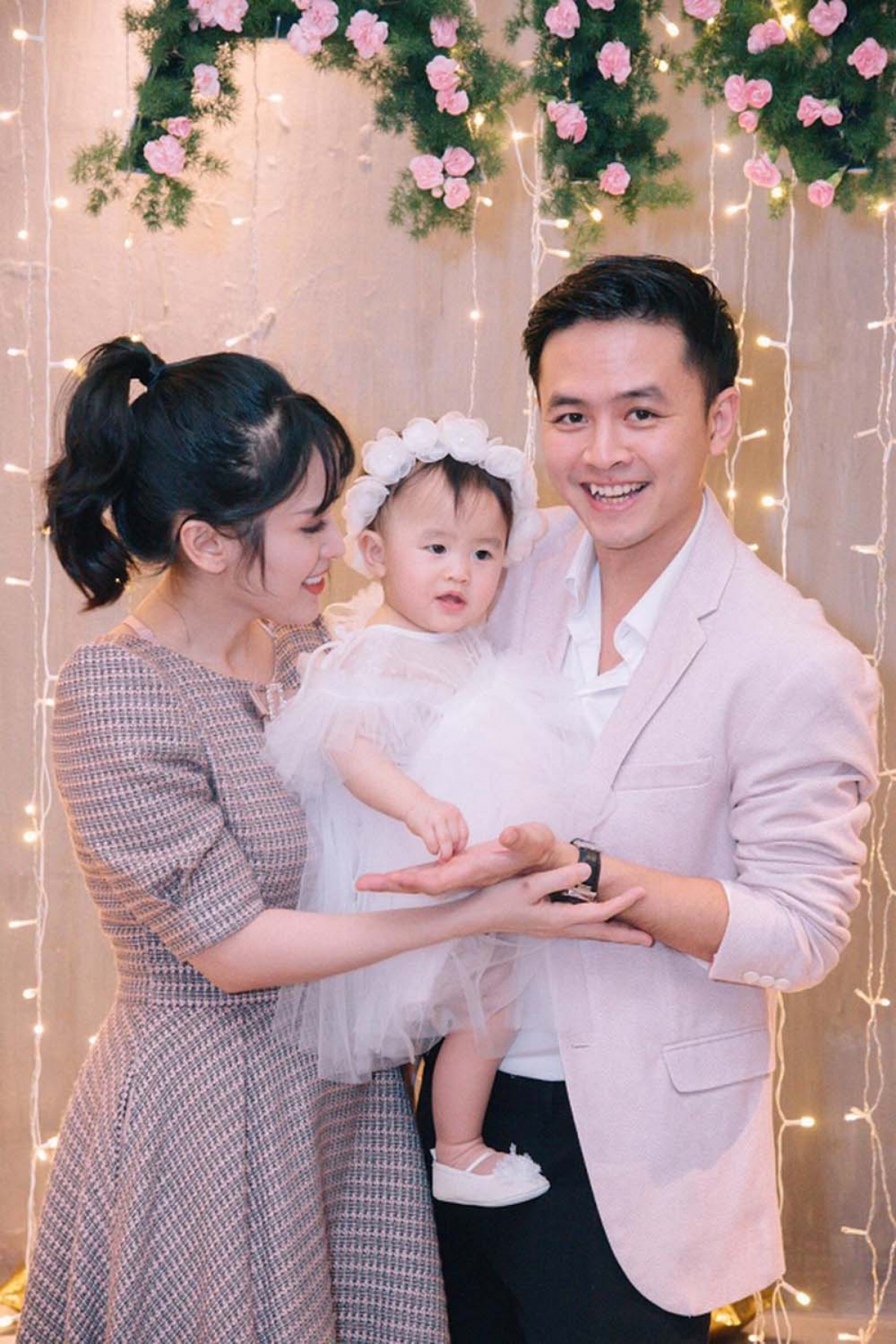 Gia đình hạnh phúc hiện tại của Tú Vi và Văn Anh