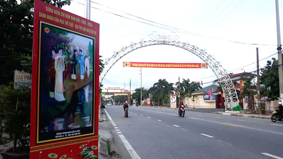 Đường nhựa tại huyện Nông thôn mới Nghi Xuân.