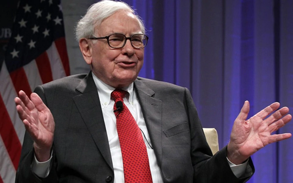 Ông Warren Buffet là người có lối sống giản dị và tiết kiệm dù nhiều năm liền đứng top 10 người giàu nhất thế giới. (Ảnh: KT)