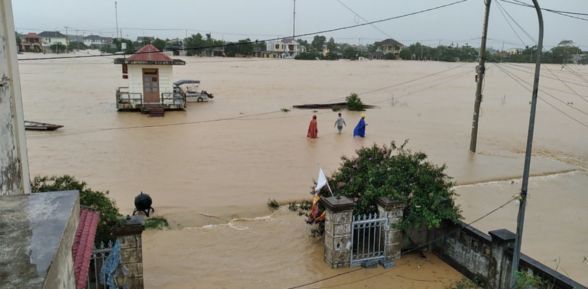 Mưa lũ tràn vào trạm Thủy văn Đông Hà - Sông Hiếu, phường 3, Đông Hà, Quảng Trị.