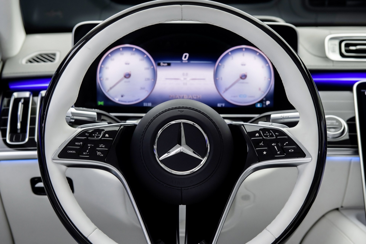 Mercedes đã xác định rằng Trung Quốc, Hàn Quốc, Nga, Mỹ và Đức là những thị trường chính của chiếc Maybach S-Class mới, với tốc độ tăng trưởng tại Trung Quốc là gấp đôi. Thế hệ mới của dòng xe này nhằm mục đích tiếp nối thành công của hãng, với việc bán hàng sẽ bắt đầu vào cuối năm nay.