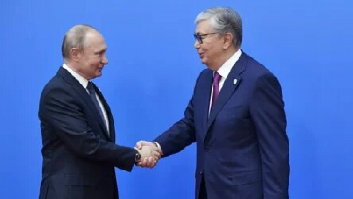 Tổng thống Nga V.Putin và Tổng thống Kazakhstan K.Tokayev trong một cuộc gặp.
(Nguồn: russian.rt.com)