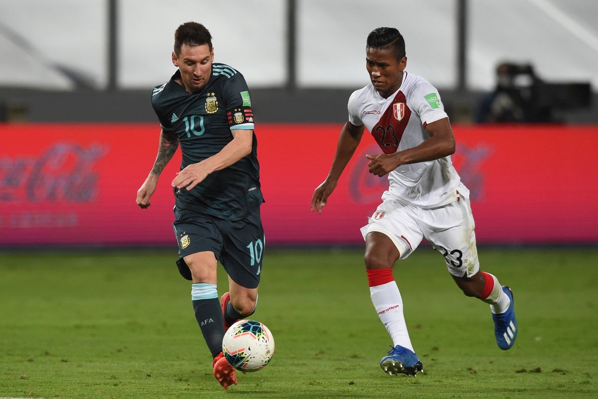Messi vô duyên trước khung thành, Argentina vẫn có chiến thắng dễ dàng trước Peru. (Ảnh: Getty).