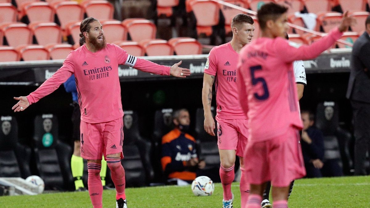 Sergio Ramos và các đồng đội ở Real có trận đấu tệ hại. (Ảnh: Getty).