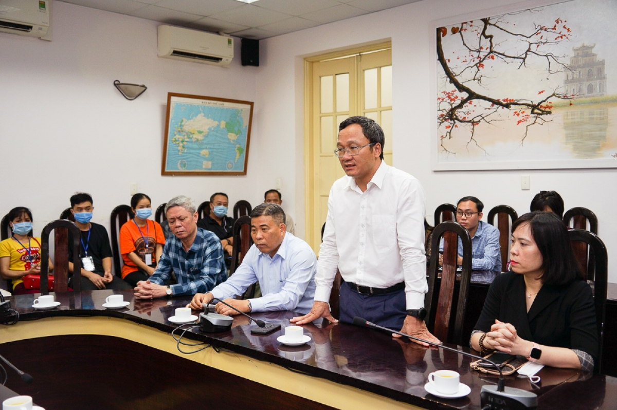 Ông Khuất Việt Hùng, Phó Chủ tịch chuyên trách Ủy ban ATGT Quốc gia thay mặt lãnh đạo Ủy ban cảm ơn đội ngũ y, bác sĩ nói chung, bệnh viện Việt Đức nói riêng đã hỗ trợ tốt nhất các điều kiện về nhân lực, vật lực, luôn túc trực cấp cứu kịp thời cứu chữa nạn nhân TNGT và người bệnh.