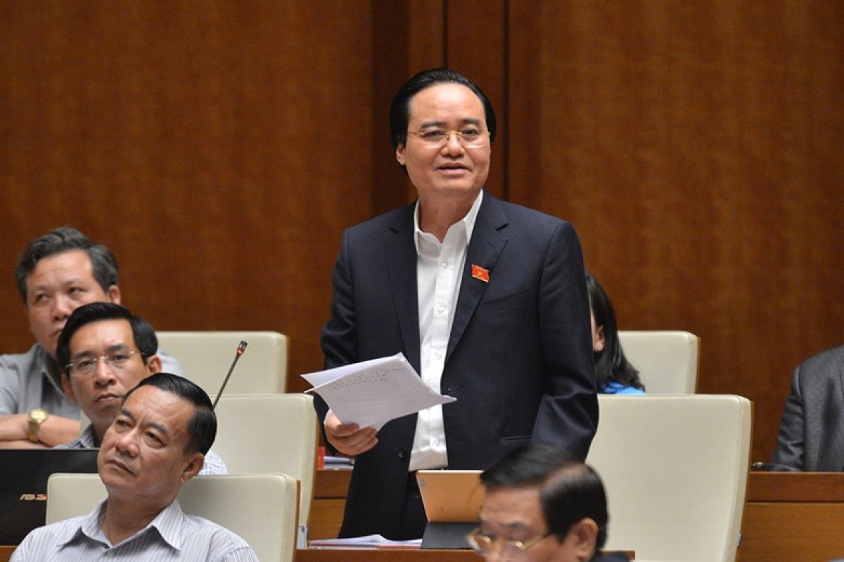Bộ trưởng Bộ Giáo dục và Đào tạo Phùng Xuân Nhạ giải trình, làm rõ một số vấn đề các đại biểu Quốc hội quan tâm. Ảnh: Quốc hội