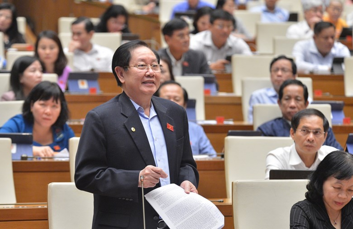 Bộ trưởng Bộ Nội vụ Lê Vĩnh Tân trả lời chất vấn của các đại biểu Quốc hội. Ảnh: Quốc hội