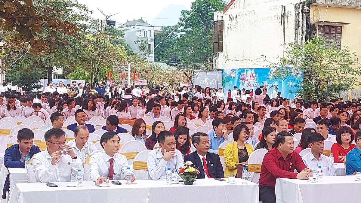 Nhiều năm qua, trường THPT Công nghiệp Hòa Bình đã xứng đáng đứng ở vị tốp đầu các trường THPT trong tỉnh Hòa Bình.