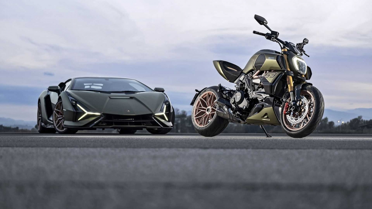Lấy cảm hứng từ chiếc siêu xe thương mại hybrid đầu tiên của Lamborghini, Ducati Diavel 1260 sở hữu nhiều đường nét, phối màu tương tự như chiếc siêu xe đến từ “bò tót”.