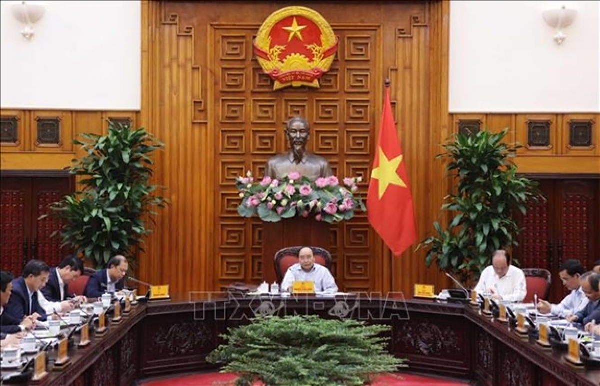 Thủ tướng Nguyễn Xuân Phúc chủ trì cuộc họp về công tác chuẩn bị cho Hội nghị Cấp cao (HNCC) ASEAN lần thứ 37 và các HNCC liên quan tại trụ sở Chính phủ, vào chiều 5/11. Ảnh: TTXVN
