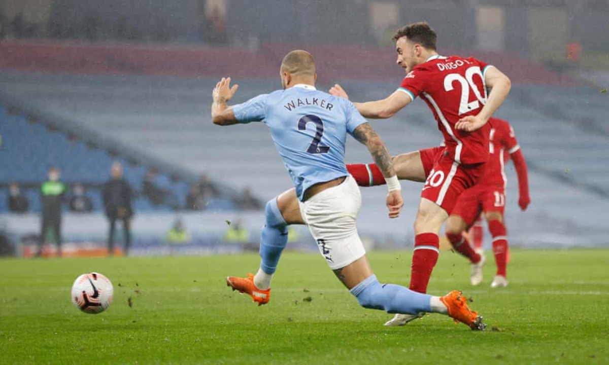 Cú sút không tốt của Diogo Jota. (Ảnh: Getty)
