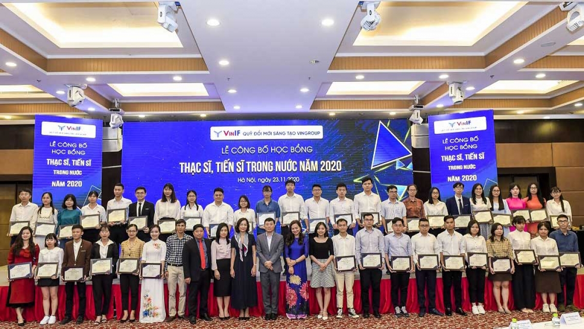 Năm 2020, Quỹ Đổi mới sáng tạo Vingroup VinIF trao gần 40 tỉ đồng cho 293 học viên cao học, nghiên cứu sinh trong nước.