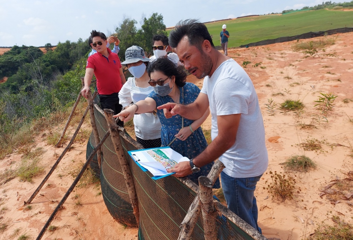 Đại diện Bệnh viện Đại học Y Hà Nội khảo sát Dự án NovaWorld Phan Thiet sau buổi làm việc