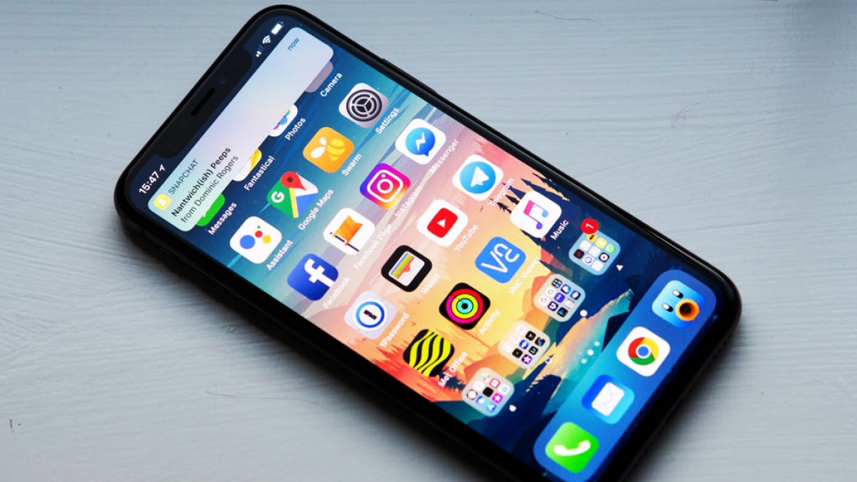 Apple sẽ giảm phí Apple Store từ mức 30% xuống còn 15% cho các doanh nghiệp nhỏ của App Store. Ảnh minh họa: KT