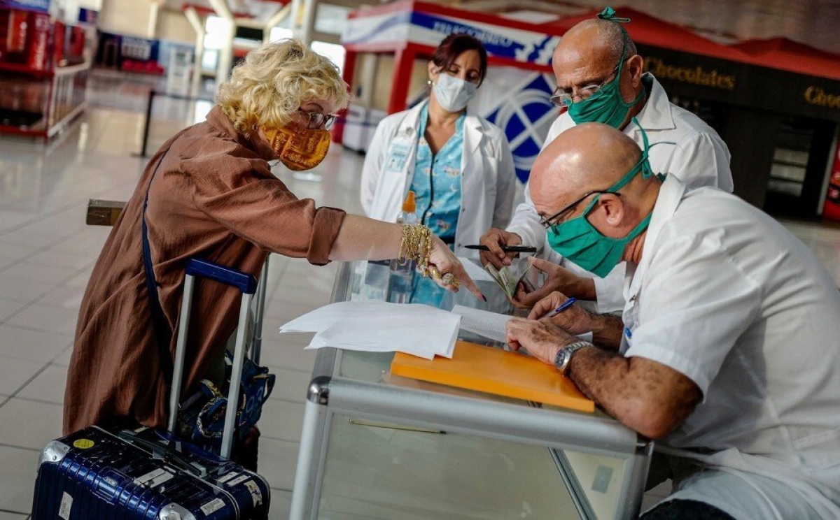 Cuba có nguồn thu lớn nhất từ việc cho thuê nhân viên y tế. Ảnh: AFP