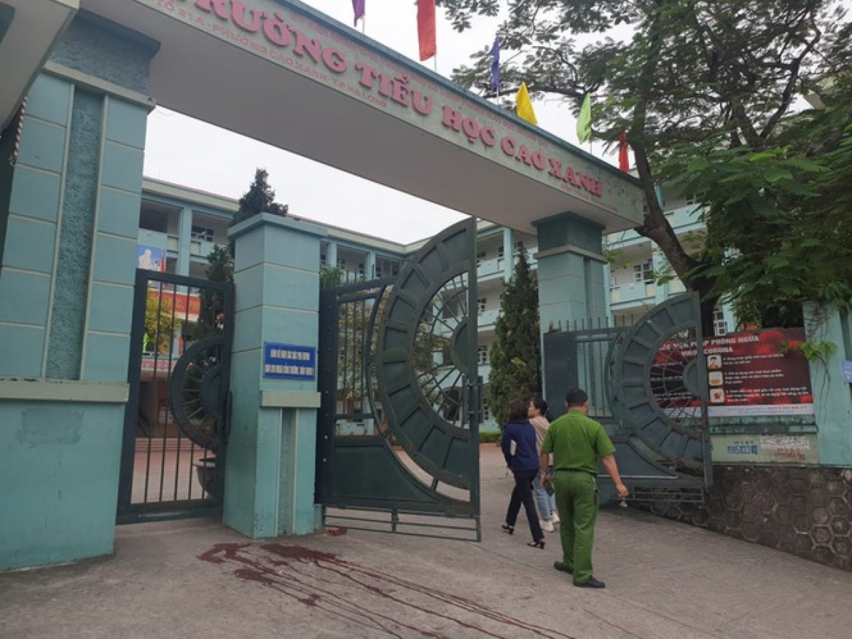 Khu vực cổng trường Tiểu học Cao Xanh, thành phố Hạ Long, tỉnh Quảng Ninh.