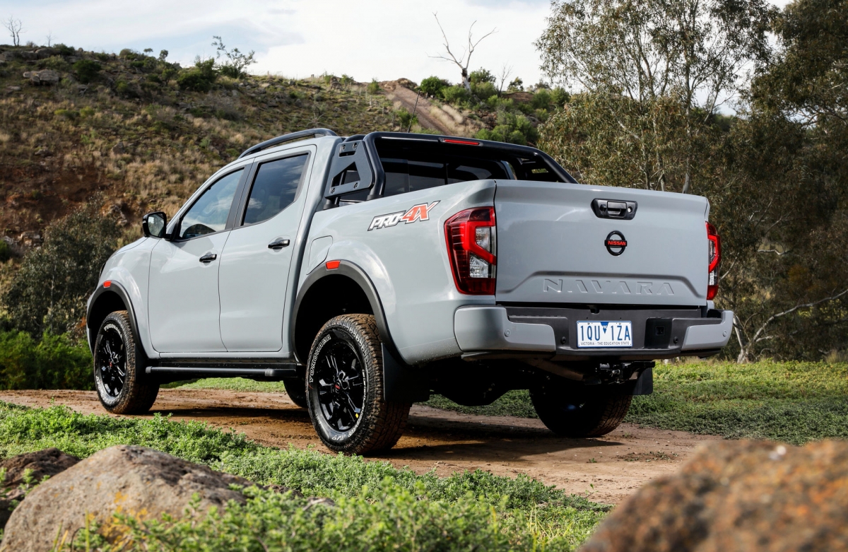 Ngoài ngoại hình mới, chiếc Navara 2021 cũng sở hữu một loạt những tính năng di chuyển thông minh làm tiêu chuẩn bao gồm: Cảnh báo va chạm phía trước thông minh, phanh khẩn cấp thông minh, và màn hình quan sát thông minh sử dụng 4 camera để định vị xe bán tải dễ dàng hơn đặc biệt là khi đỗ hoặc kéo.