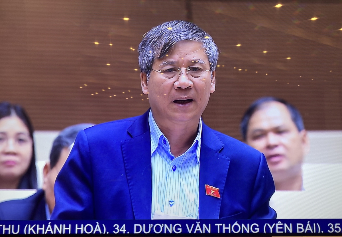 ĐBQH Đoàn Hà Nội Nguyễn Anh Trí phát biểu tại phiên thảo luận toàn thể chiều 4/11.