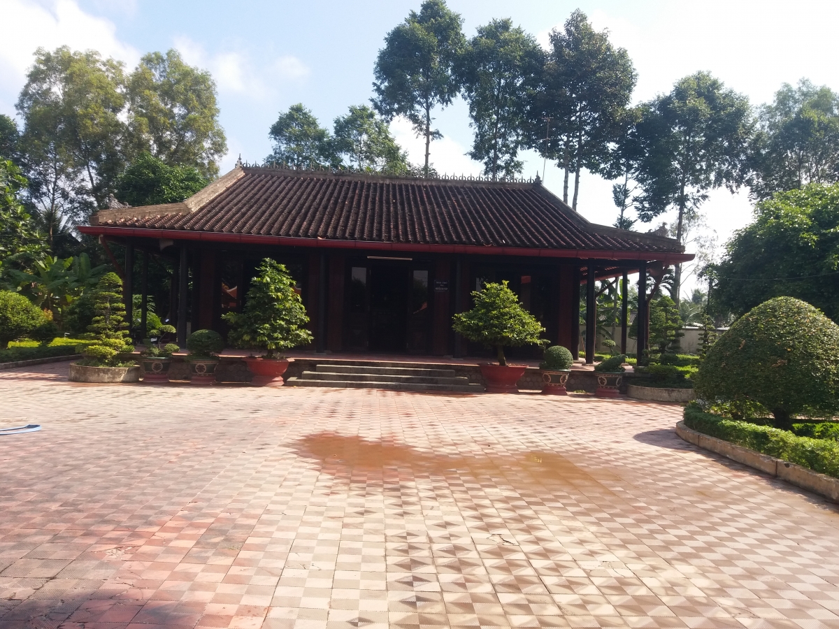 Nhà thờ bà Nguyễn Thị Thập- nguyên Chủ tịch Hội Liên hiệp phụ nữ Việt Nam, nguyên Phó Chủ tịch Quốc hội- người lãnh đạo Khởi nghĩa Nam Kỳ 1940 tại Long Hưng