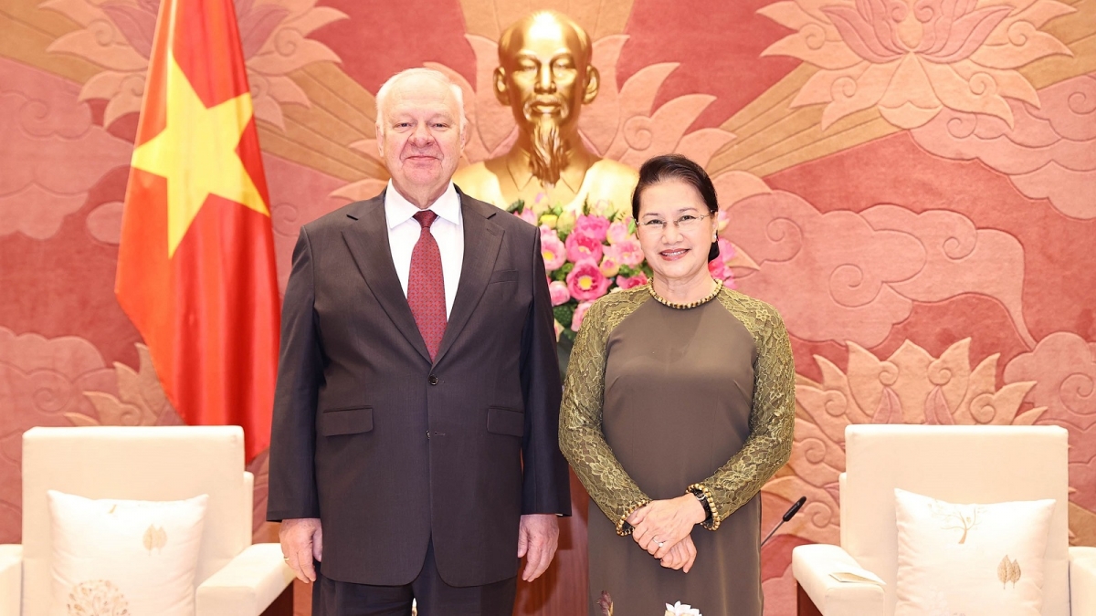 Chủ tịch Quốc hội Nguyễn Thị Kim Ngân và Đại sứ Liên bang Nga tại Việt Nam Konstantin Vnukov
