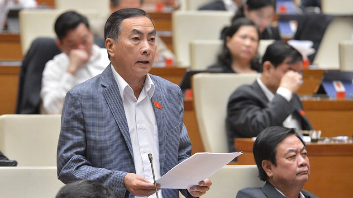 Đại biểu Phạm Văn Hòa lo ngại ngân sách địa phương khó đảm bảo theo quy định. Ảnh: Quốc hội