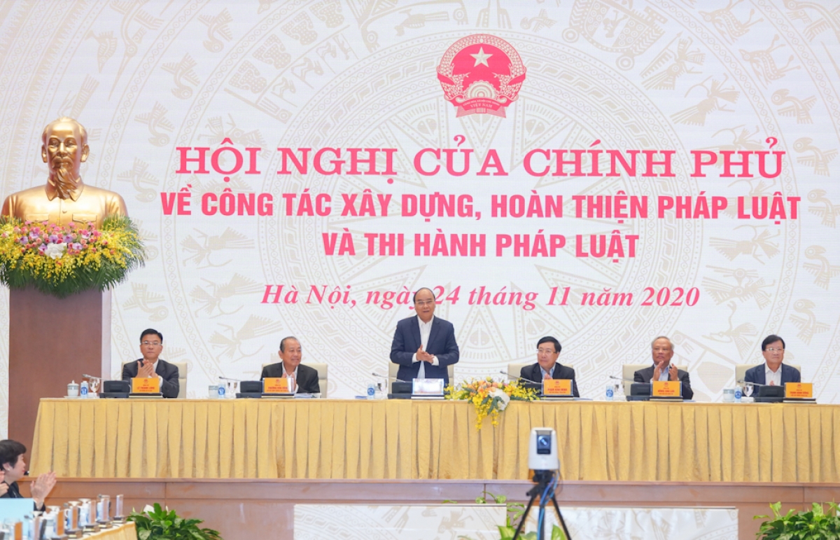 Thủ tướng chủ trì cuộc họp (Ảnh: VGP)
