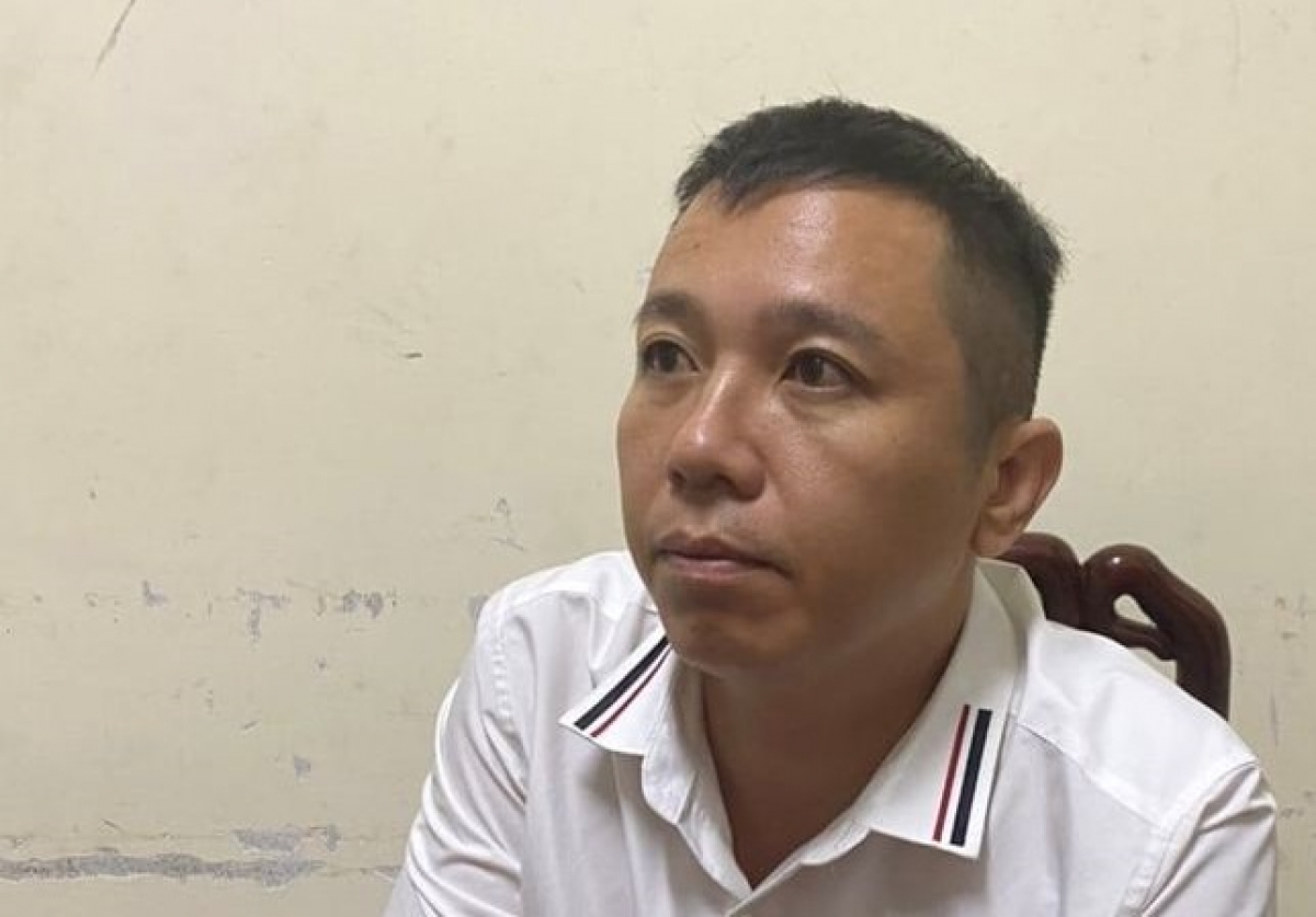 Đối tượng Nguyễn Duy Tuấn tại cơ quan công an.