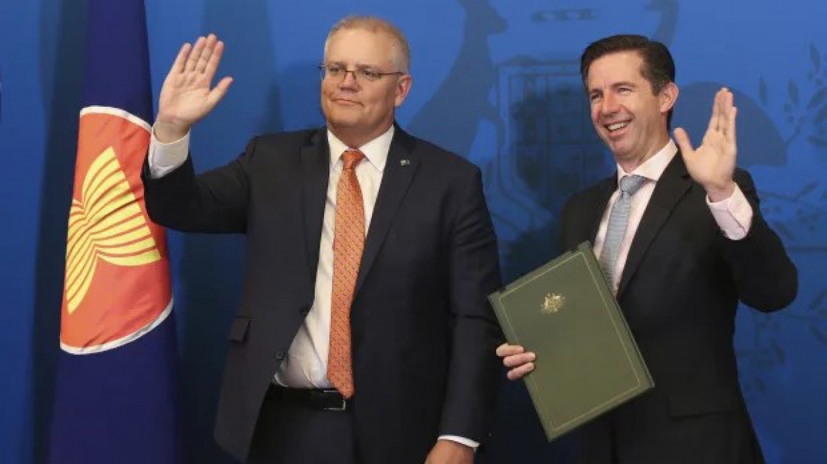 Bộ trưởng Thương mại Australia Simon Birmingham (phải) hoan nghênh các quốc gia khác trong đó có Trung Quốc tham gia CPTPP. Nguồn: Alex Ellinghausen