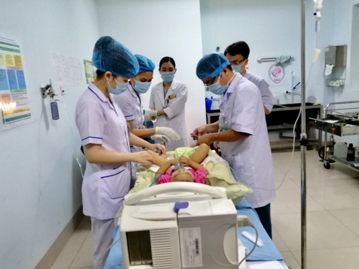 Bệnh viện ung bướu Đà Nẵng xạ trị áp sát nhi đầu tiên ở Việt Nam.