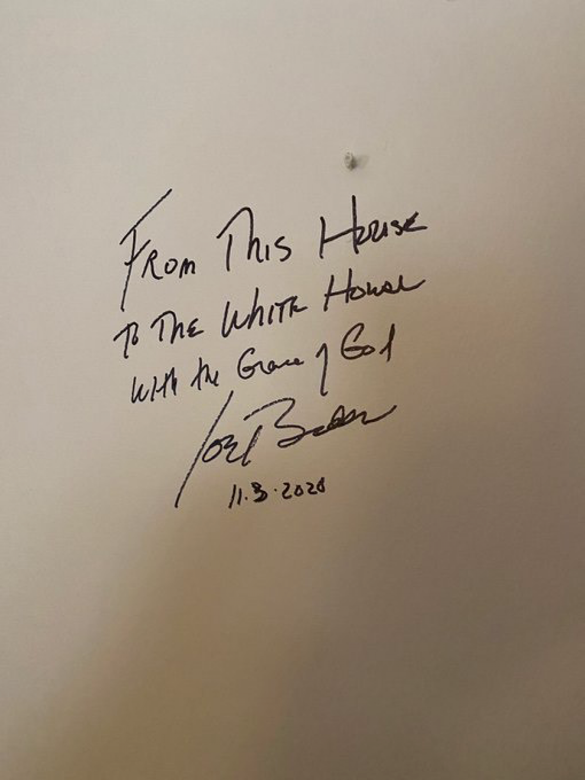 “Từ ngôi nhà này tới Nhà Trắng với ơn huệ của Chúa. Joe Biden 3/11/2020” (Ảnh: CNN)