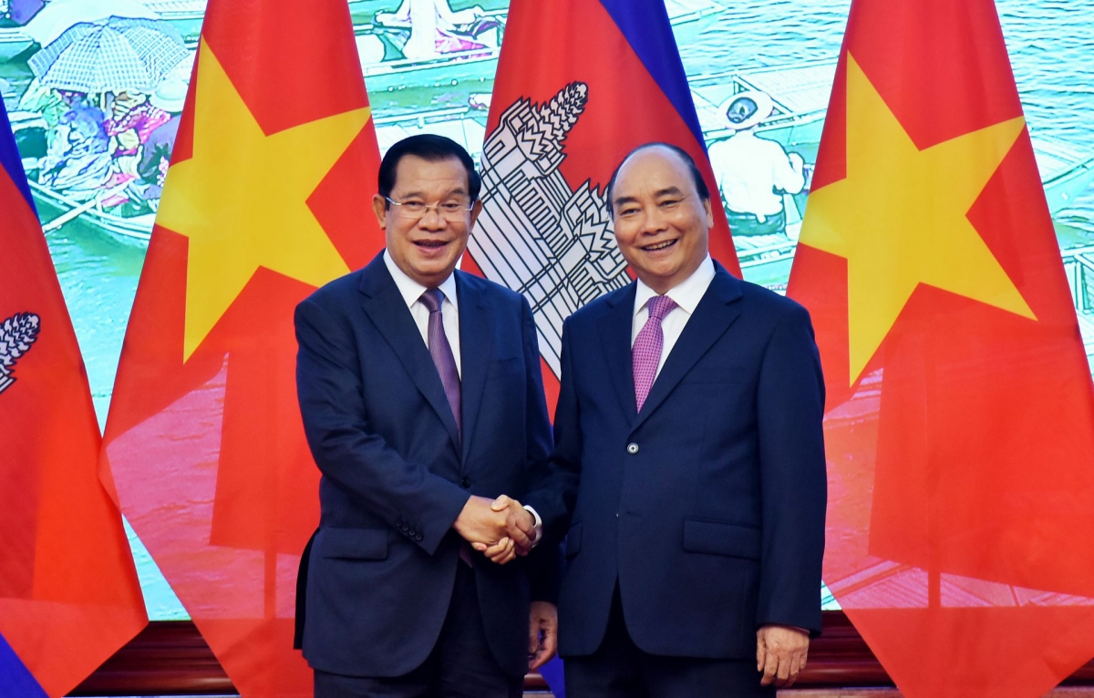 Thủ tướng Chính phủ Nguyễn Xuân Phúc và Thủ tướng Campuchia Hun Sen. Ảnh: baoquocte.