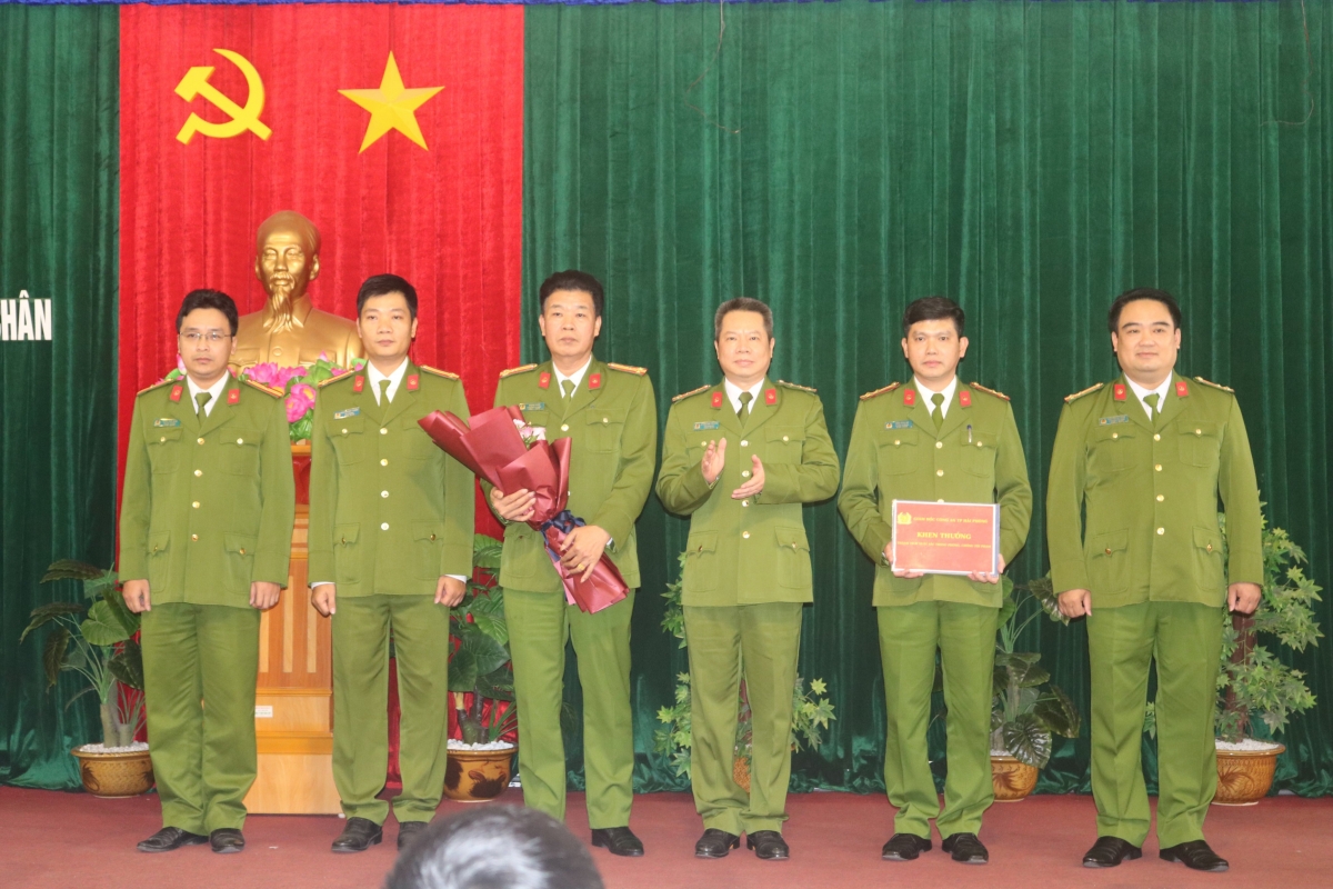 Công an thành phố Hải Phòng khen thưởng chiến công của Công an quận Lê Chân.