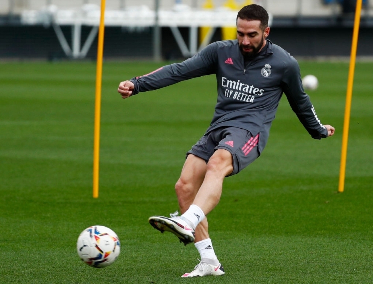 Carvajal trở lại tập luyện cùng Real Madrid (Ảnh: Getty).