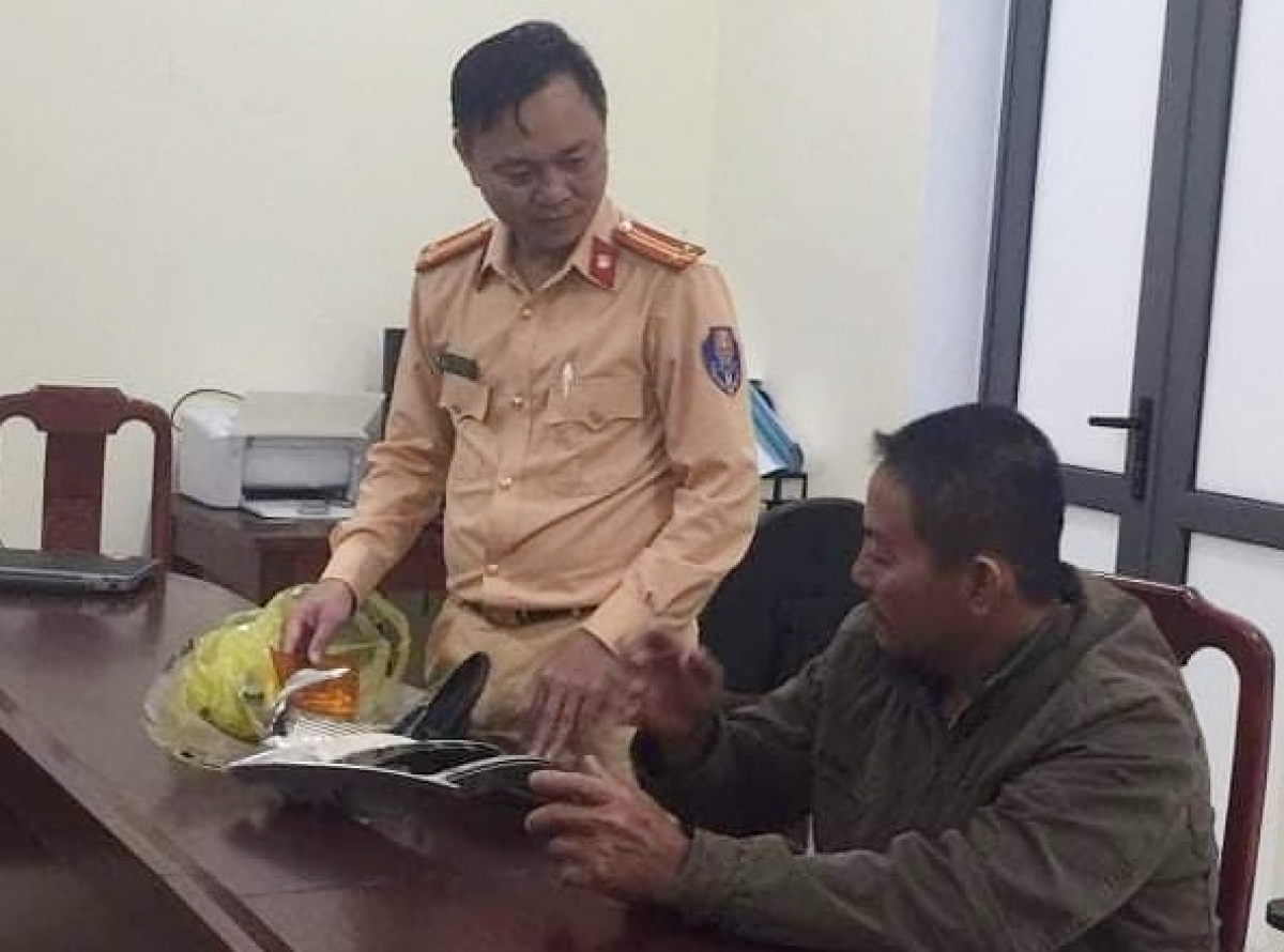Đối tượng Đặng Khánh Tùng tại cơ quan công an.