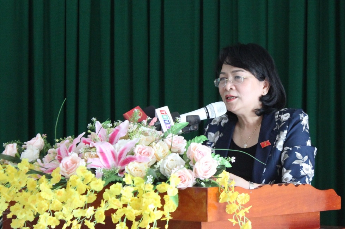 Phó Chủ tịch nước Đặng Thị Ngọc Thịnh phát biểu tại buổi tiếp xúc cử tri.